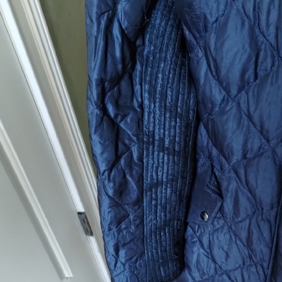 Burberry Dark Blue Quilted Puffer Jacket - Picture 8 of 17